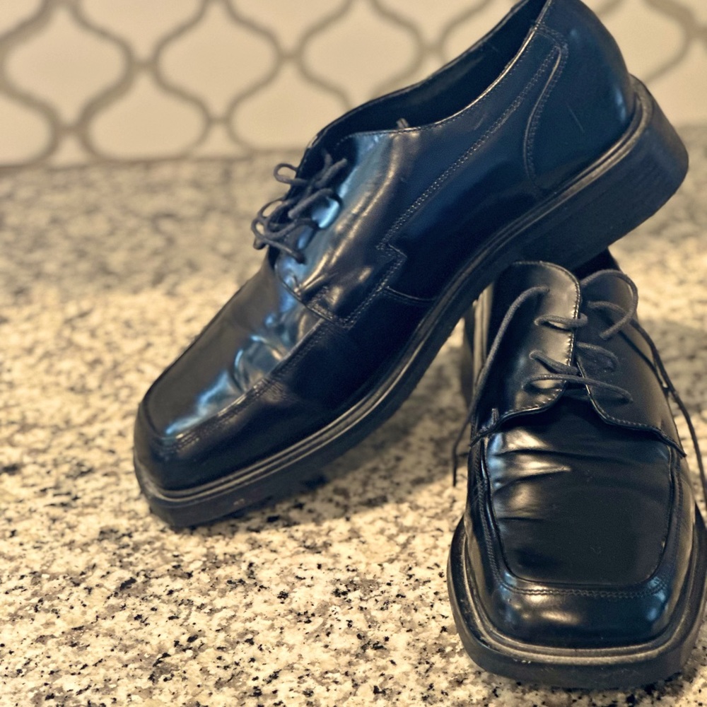 Kenneth Cole dress shoe